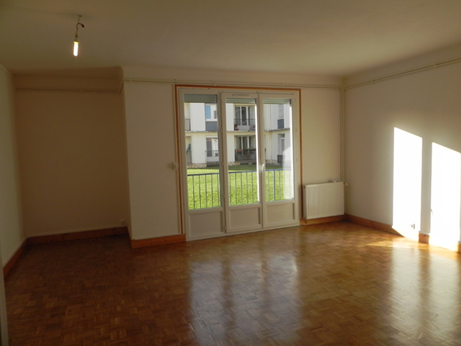 Appartement T2, 66 m² avec balcon et garage à Louviers