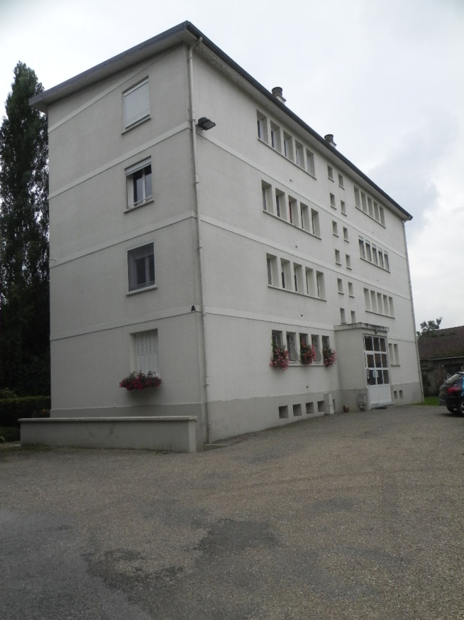 Bel appartement T3 Louviers avec balcon et place de parking (66m²) Bel appartement T3 Louviers avec balcon et place de parking (66m²)