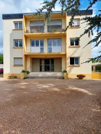 Appartement T3 de 80 m² avec balcon, cave et place de parking à LOUVIERS Appartement T3 de 80 m² avec balcon, cave et place de parking à LOUVIERS