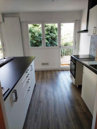Appartement T3 de 80 m² avec balcon, cave et place de parking à LOUVIERS Appartement T3 de 80 m² avec balcon, cave et place de parking à LOUVIERS