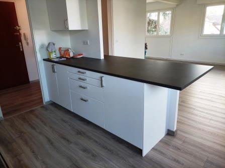 Appartement T3 de 80 m² avec balcon, cave et place de parking à LOUVIERS Appartement T3 de 80 m² avec balcon, cave et place de parking à LOUVIERS