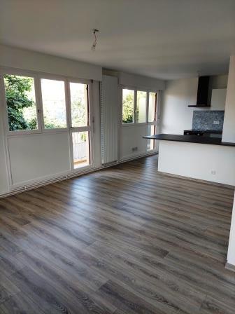 Appartement T3 de 80 m² avec balcon, cave et place de parking à LOUVIERS Appartement T3 de 80 m² avec balcon, cave et place de parking à LOUVIERS
