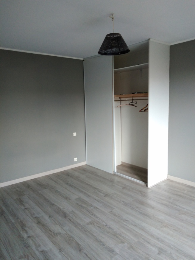 Pavillon de style chalet de 50.28m² avec jardin clôturé, terrasse et garage à Le Vauvreuil Pavillon de style chalet de 50.28m² avec jardin clôturé, terrasse et garage à Le Vauvreuil