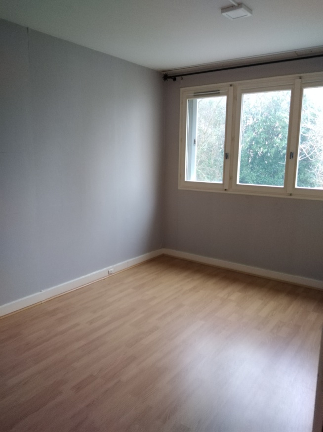 Appartement T3 de 65 m² avec balcon, cave et place de parking à LOUVIERS