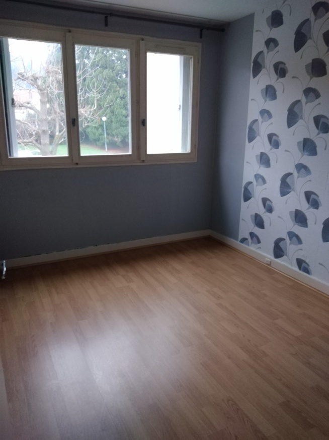 Appartement T3 de 65 m² avec balcon, cave et place de parking à LOUVIERS