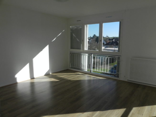 Appartement T4 de 75 m² avec balcon et cave à LOUVIERS