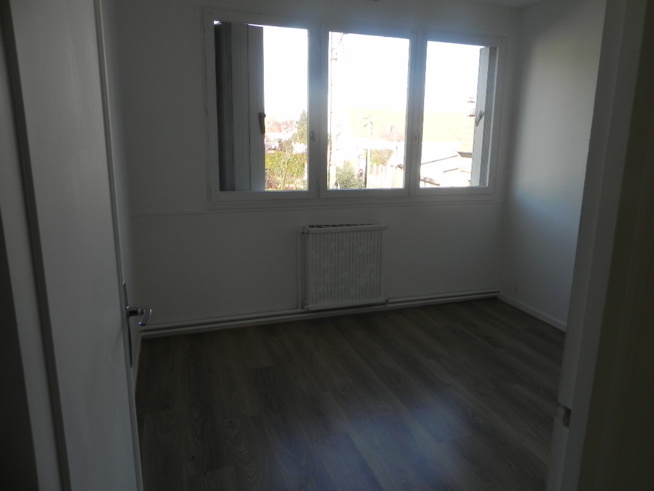 Appartement T4 de 75 m² avec balcon et cave à LOUVIERS