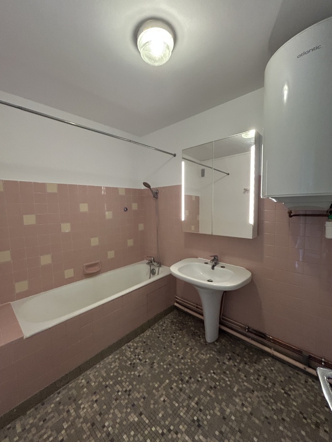 Appartement T4 de 75 m² avec balcon et cave à LOUVIERS Appartement T4 de 75 m² avec balcon et cave à LOUVIERS