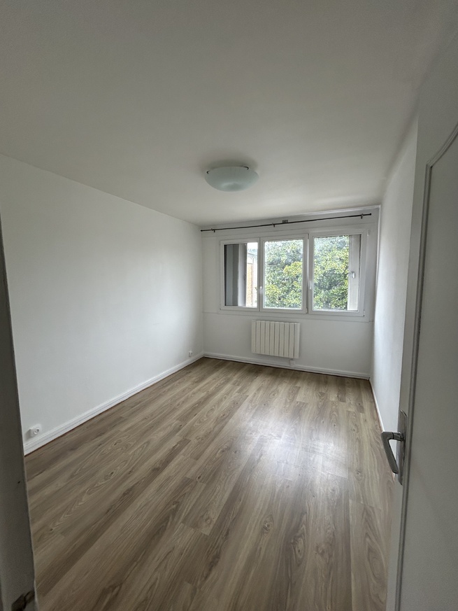 Appartement T4 de 75 m² avec balcon et cave à LOUVIERS Appartement T4 de 75 m² avec balcon et cave à LOUVIERS