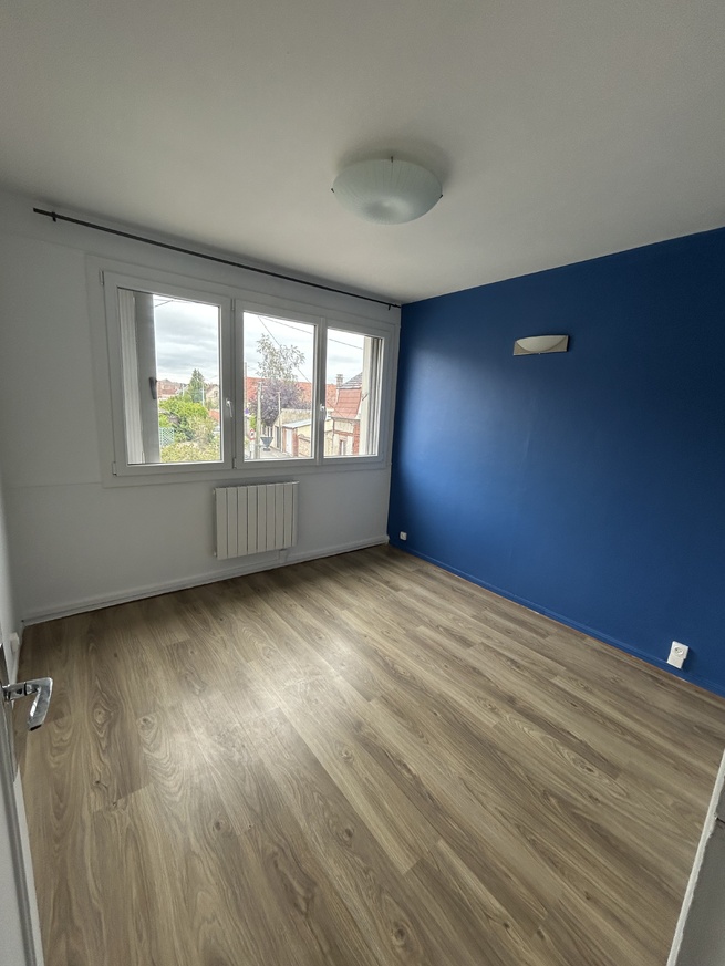 Appartement T4 de 75 m² avec balcon et cave à LOUVIERS