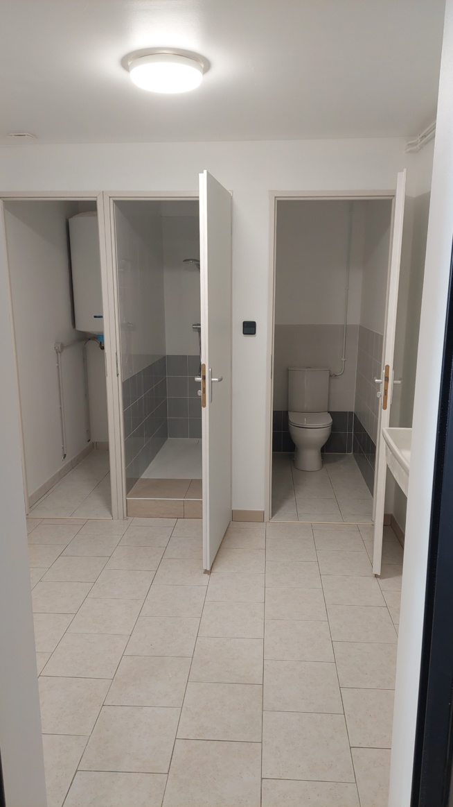 LOCAL COMMERCIAL CRIQUEBEUF LA CAMPAGNE(27110) de 167m²