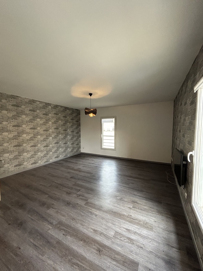  Appartement T2 avec place de parking et cave LOUVIERS  (47.59m²)
