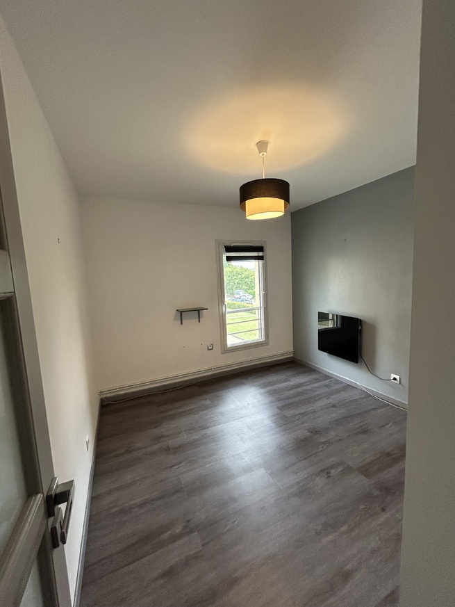  Appartement T2 avec place de parking et cave LOUVIERS  (47.59m²)