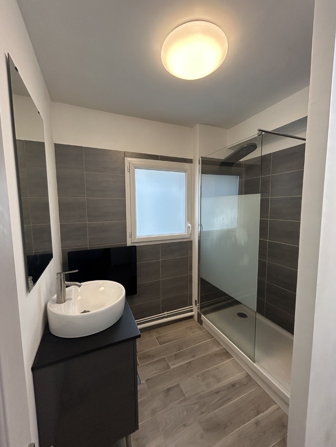  Appartement T2 avec place de parking et cave LOUVIERS  (47.59m²)