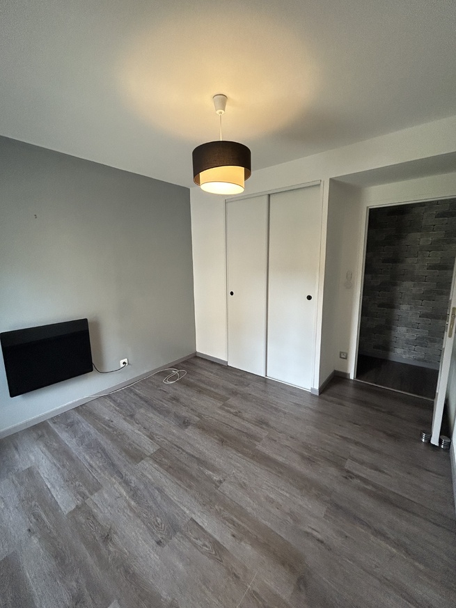 Appartement T2 avec place de parking et cave LOUVIERS (47.59m²) Appartement T2 avec place de parking et cave LOUVIERS (47.59m²)