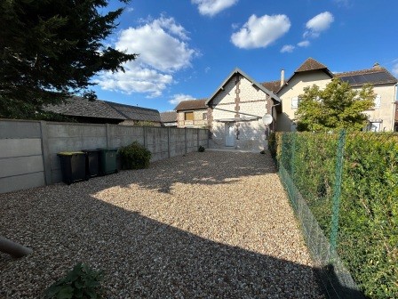 Maison T3 de 66.68m² avec cour et garage à Criquebeuf Sur Seine Maison T3 de 66.68m² avec cour et garage à Criquebeuf Sur Seine