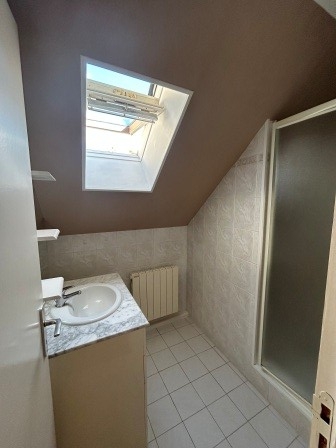 Maison T3 de 66.68m² avec cour et garage à Criquebeuf Sur Seine Maison T3 de 66.68m² avec cour et garage à Criquebeuf Sur Seine