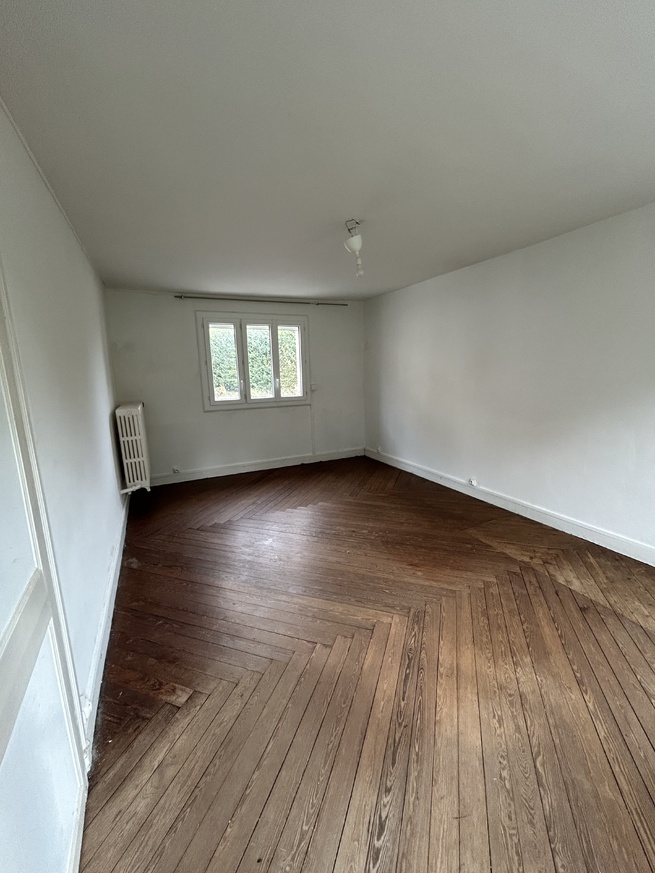 Belle maison T6 à la VAUDREUIL (110m²) avec jardin et dépendance