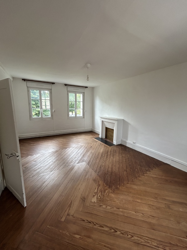 Belle maison T6 à la VAUDREUIL (110m²) avec jardin et dépendance