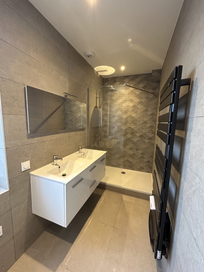 Maison T4 à Louviers (81m²) avec courette intérieure et sous sol Maison T4 à Louviers (81m²) avec courette intérieure et sous sol