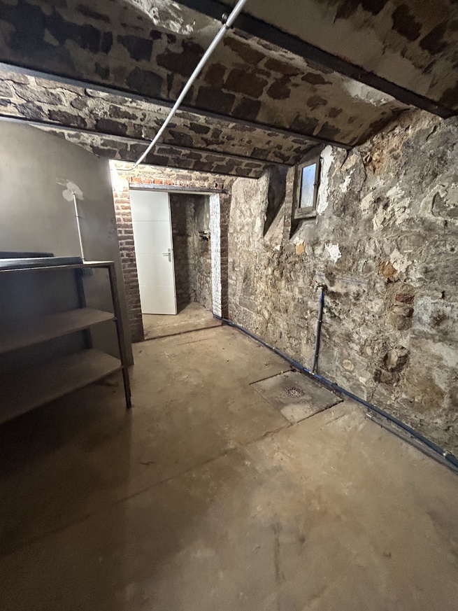 Maison T4 à Louviers (81m²) avec courette intérieure et sous sol