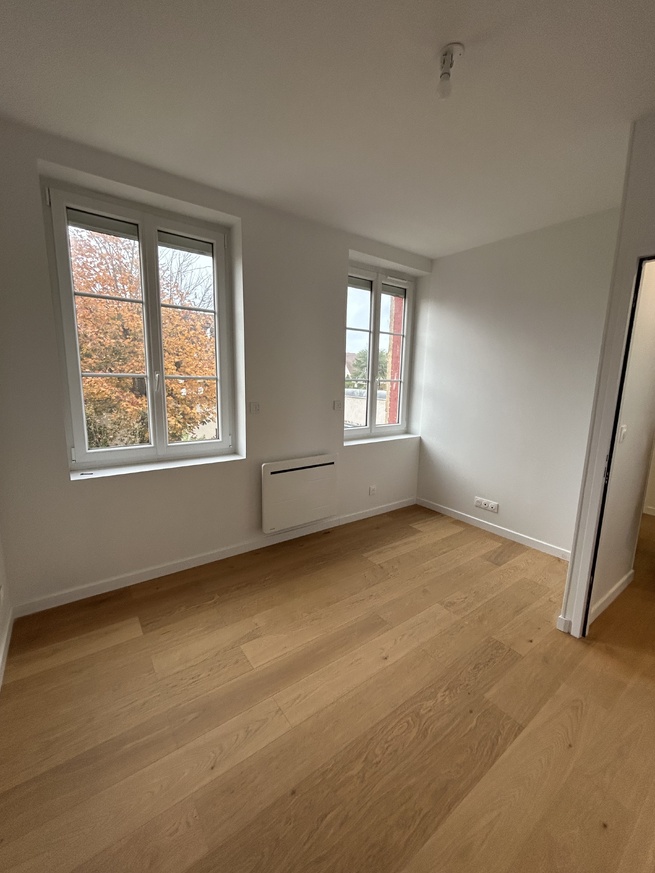 Maison T4 à Louviers (81m²) avec courette intérieure et sous sol Maison T4 à Louviers (81m²) avec courette intérieure et sous sol