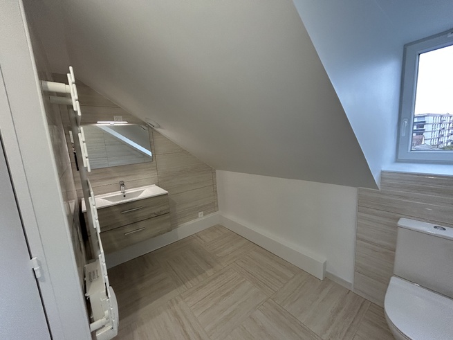 Maison T4 à Louviers (81m²) avec courette intérieure et sous sol Maison T4 à Louviers (81m²) avec courette intérieure et sous sol
