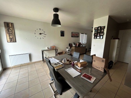 Belle maison T4 (90 m²) à Saint Etienne du Vauvray (27430) avec jardin, terrasse et garage