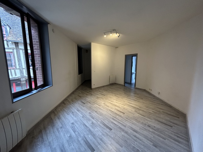 Appartement T2 avec cour commune Louviers (35m²) Appartement T2 avec cour commune Louviers (35m²)