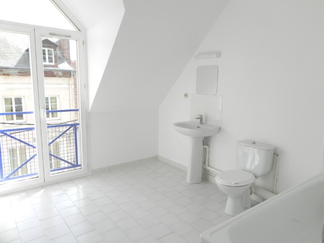 Appartement T3 de 65 m² avec place de parking privé centre ville de Louviers Appartement T3 de 65 m² avec place de parking privé centre ville de Louviers
