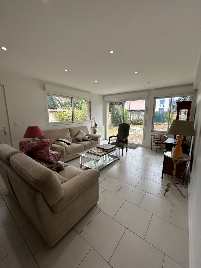 Belle maison de ville (137m²) à LOUVIERS avec jardin, garage et cave Belle maison de ville (137m²) à LOUVIERS avec jardin, garage et cave