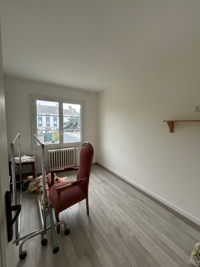 Belle maison de ville (137m²) à LOUVIERS avec jardin, garage et cave Belle maison de ville (137m²) à LOUVIERS avec jardin, garage et cave