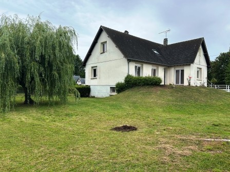 Belle maison T6 à Fontaine-Heudebourg (131.78m²) avec jardin, terrasse et sous sol complet