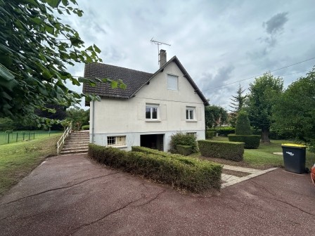 Belle maison T6 à Fontaine-Heudebourg (131.78m²) avec jardin, terrasse et sous sol complet