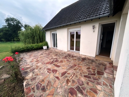 Belle maison T6 à Fontaine-Heudebourg (131.78m²) avec jardin, terrasse et sous sol complet
