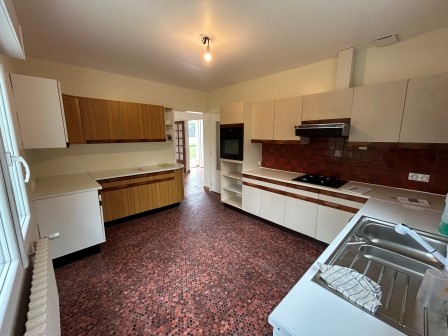 Belle maison T6 à Fontaine-Heudebourg (131.78m²) avec jardin, terrasse et sous sol complet