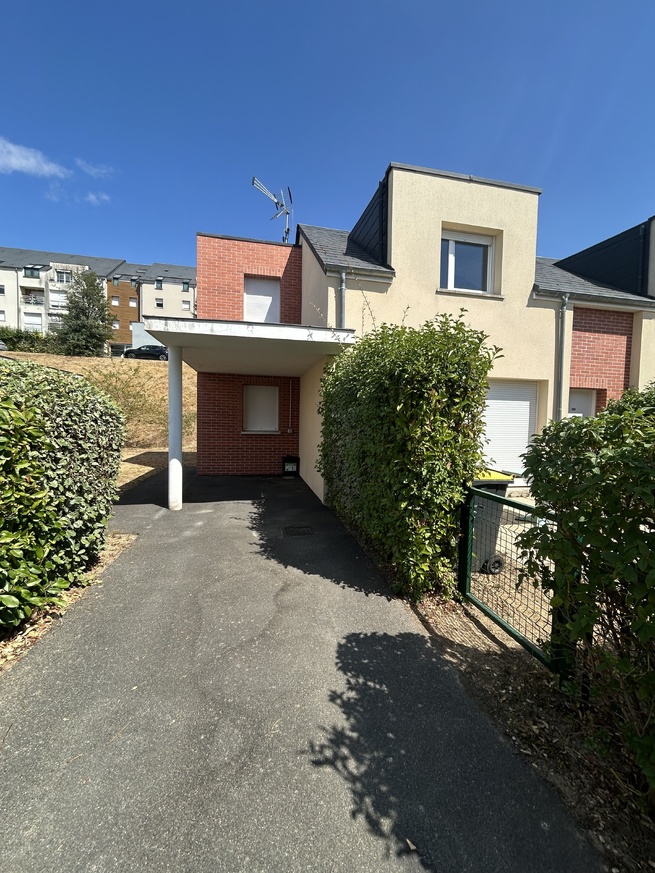 Maison T3 en duplex, (60m²) avec jardin et place de parking à Louviers