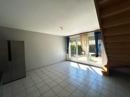 Maison T3 en duplex, (60m²) avec jardin et place de parking à Louviers