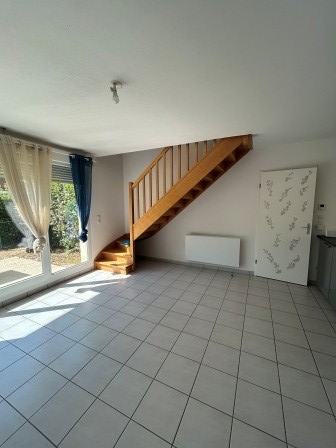 Maison T3 en duplex, (60m²) avec jardin et place de parking à Louviers