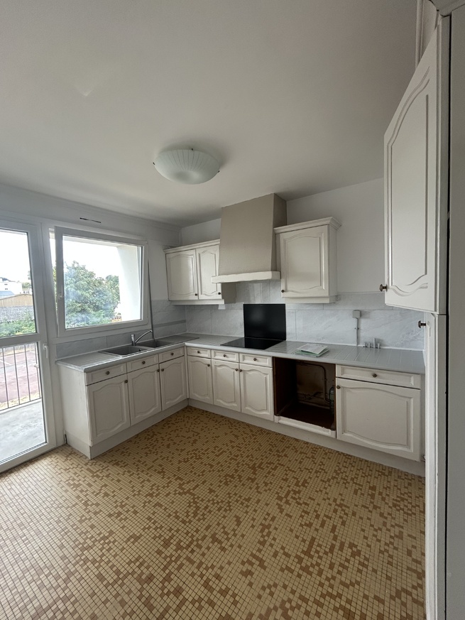 Appartement T4 de 75 m² avec balcon et cave à LOUVIERS