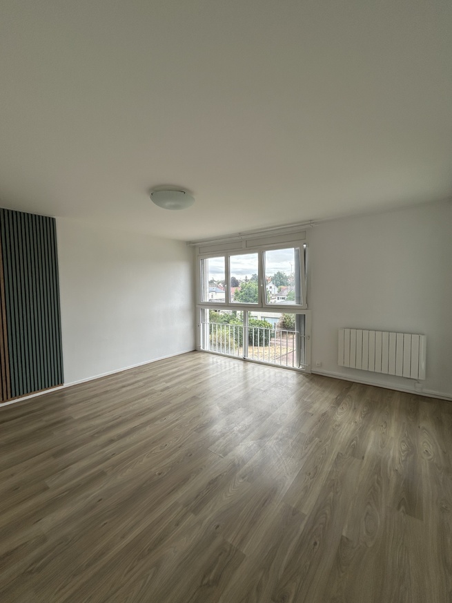 Appartement T4 de 75 m² avec balcon et cave à LOUVIERS