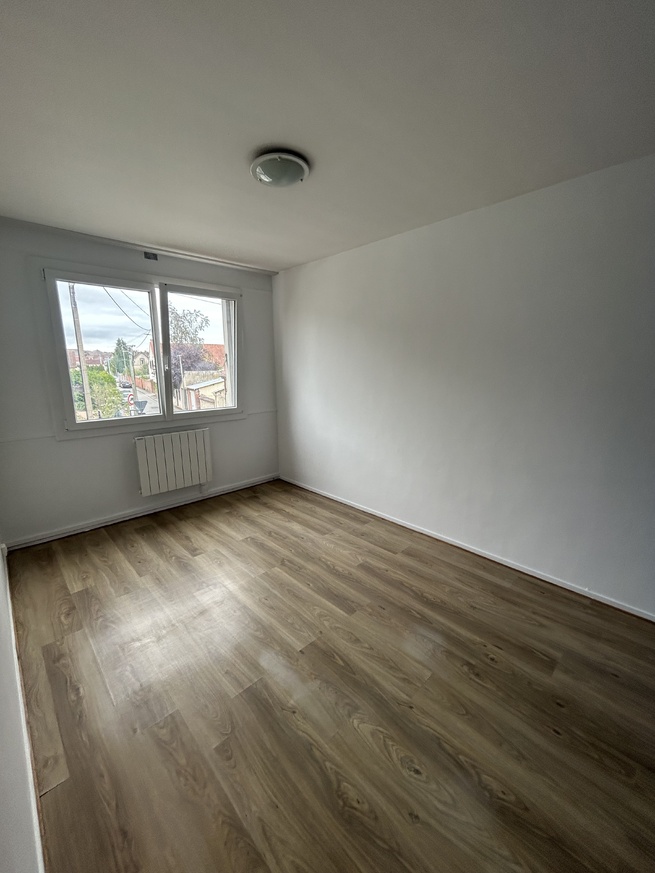 Appartement T4 de 75 m² avec balcon et cave à LOUVIERS