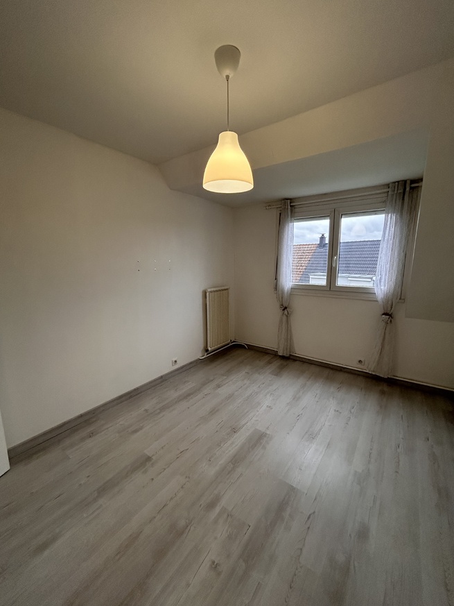 Belle maison T4 (91 m²) Louviers avec jardin, terrasse et garage Belle maison T4 (91 m²) Louviers avec jardin, terrasse et garage