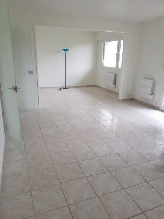 APPARTEMENT T2, balcon, cave et garage, 67 m², Louviers