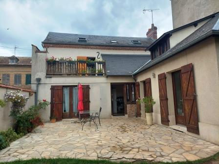 Maison T5 de 141 m² à LOUVIERS avec jardin, garage, cave et dépendance