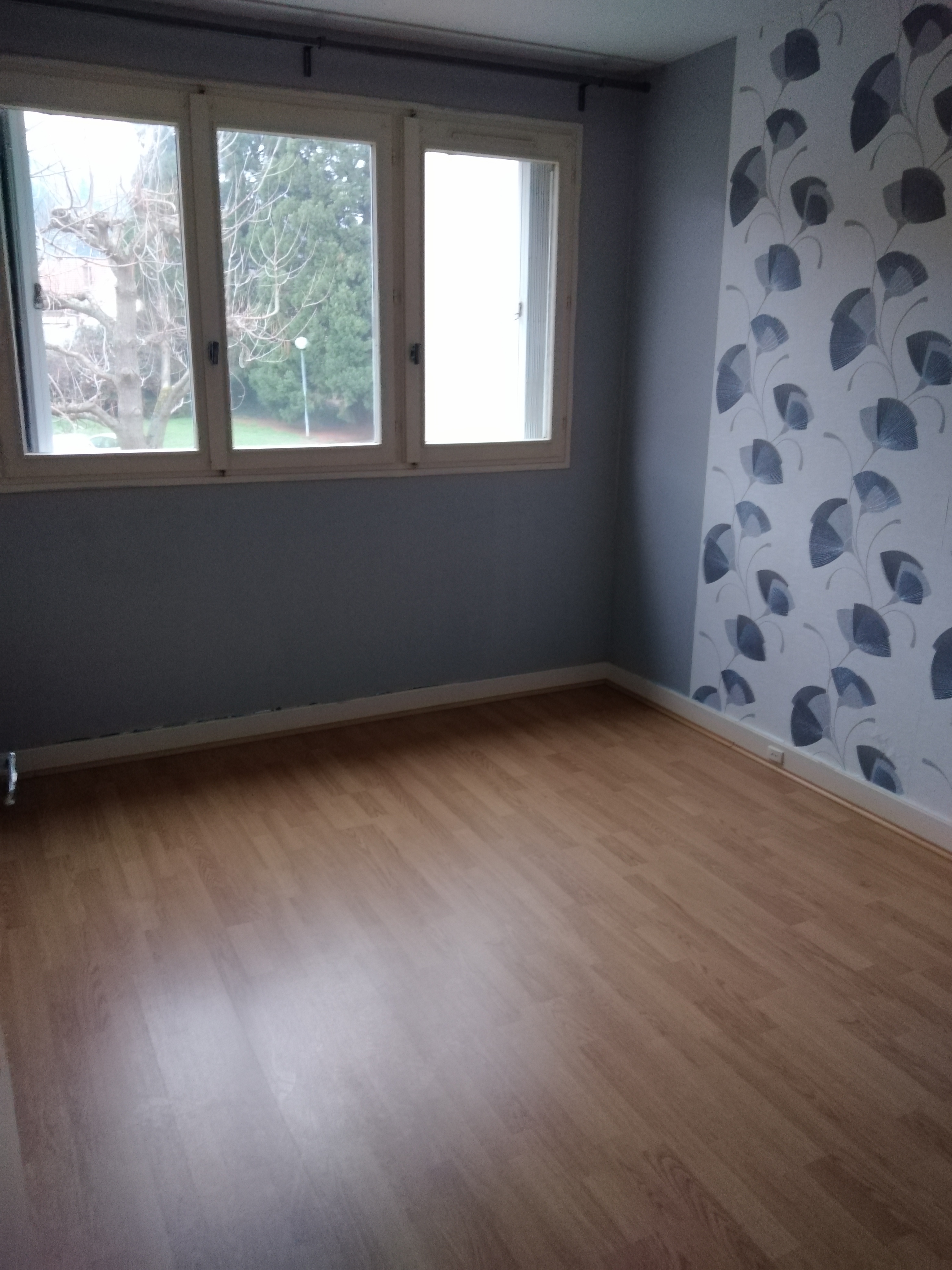 Appartement T3 de 65 m² avec balcon, cave et place de parking à LOUVIERS