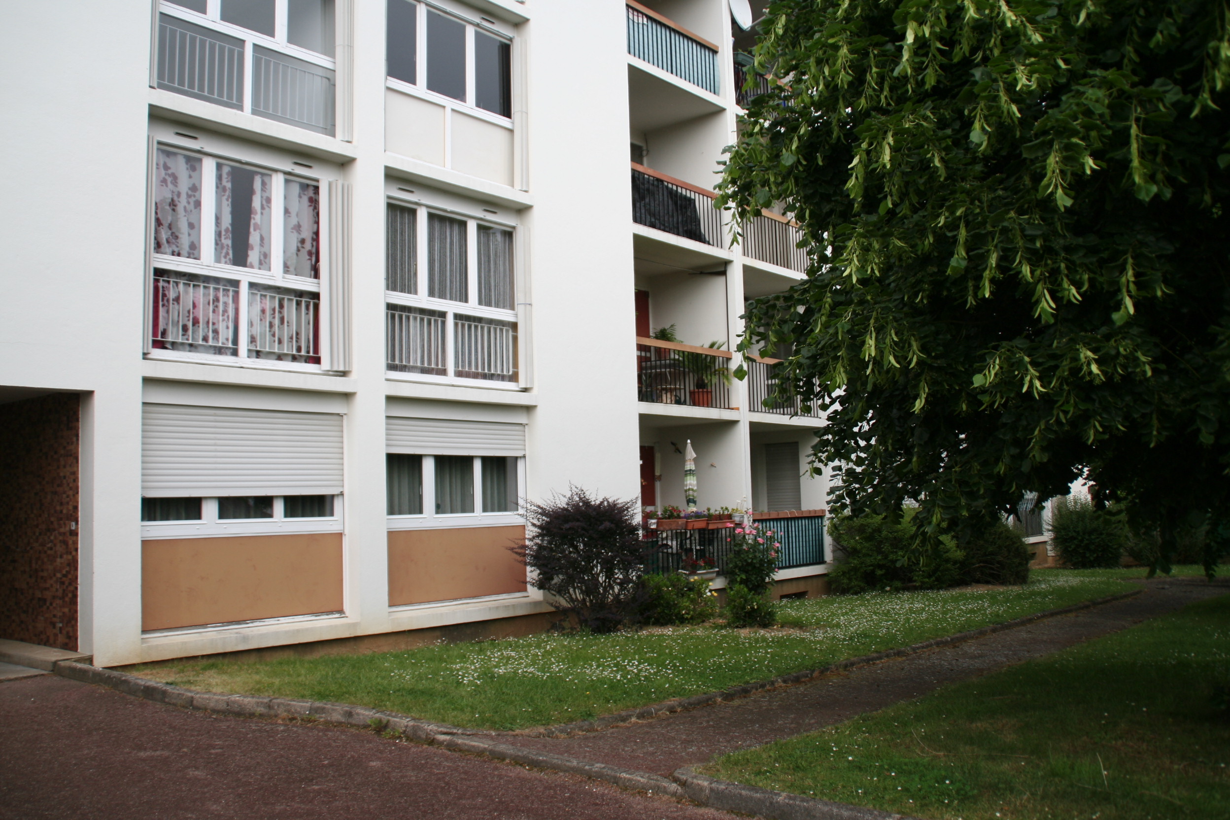 Appartement T4 de 75 m² avec balcon et cave à LOUVIERS