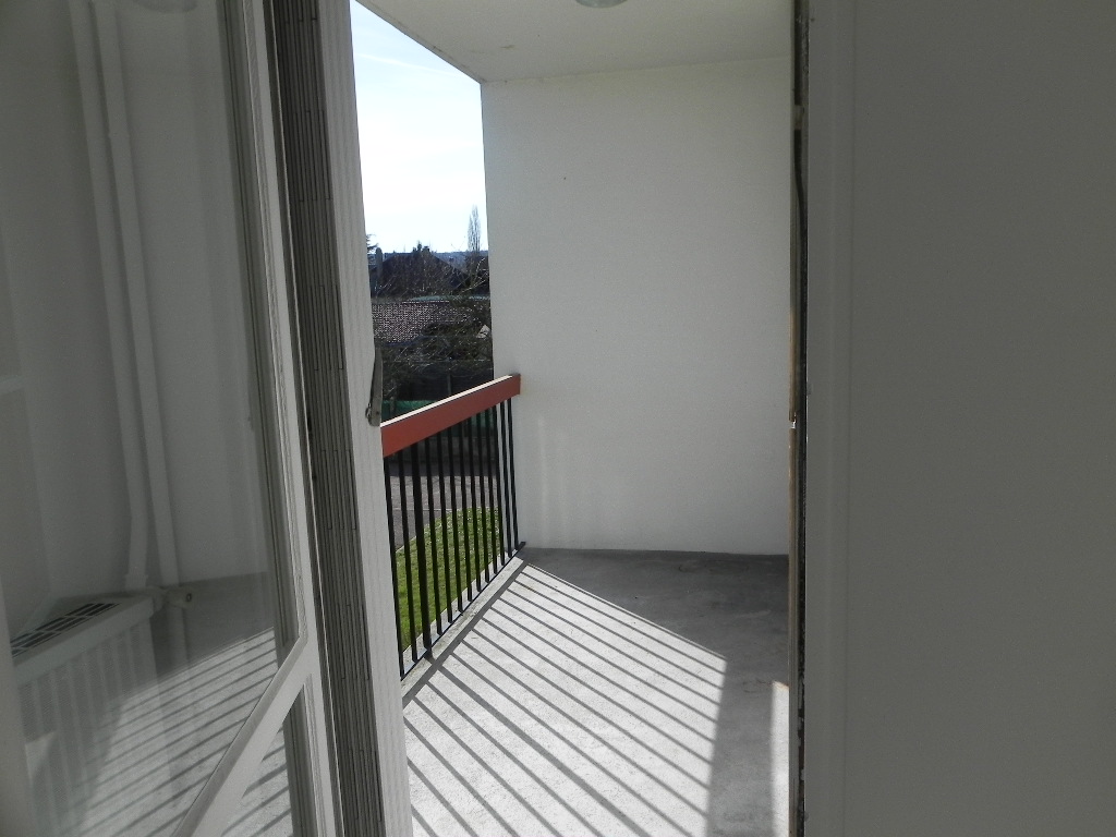 Appartement T4 de 75 m² avec balcon et cave à LOUVIERS