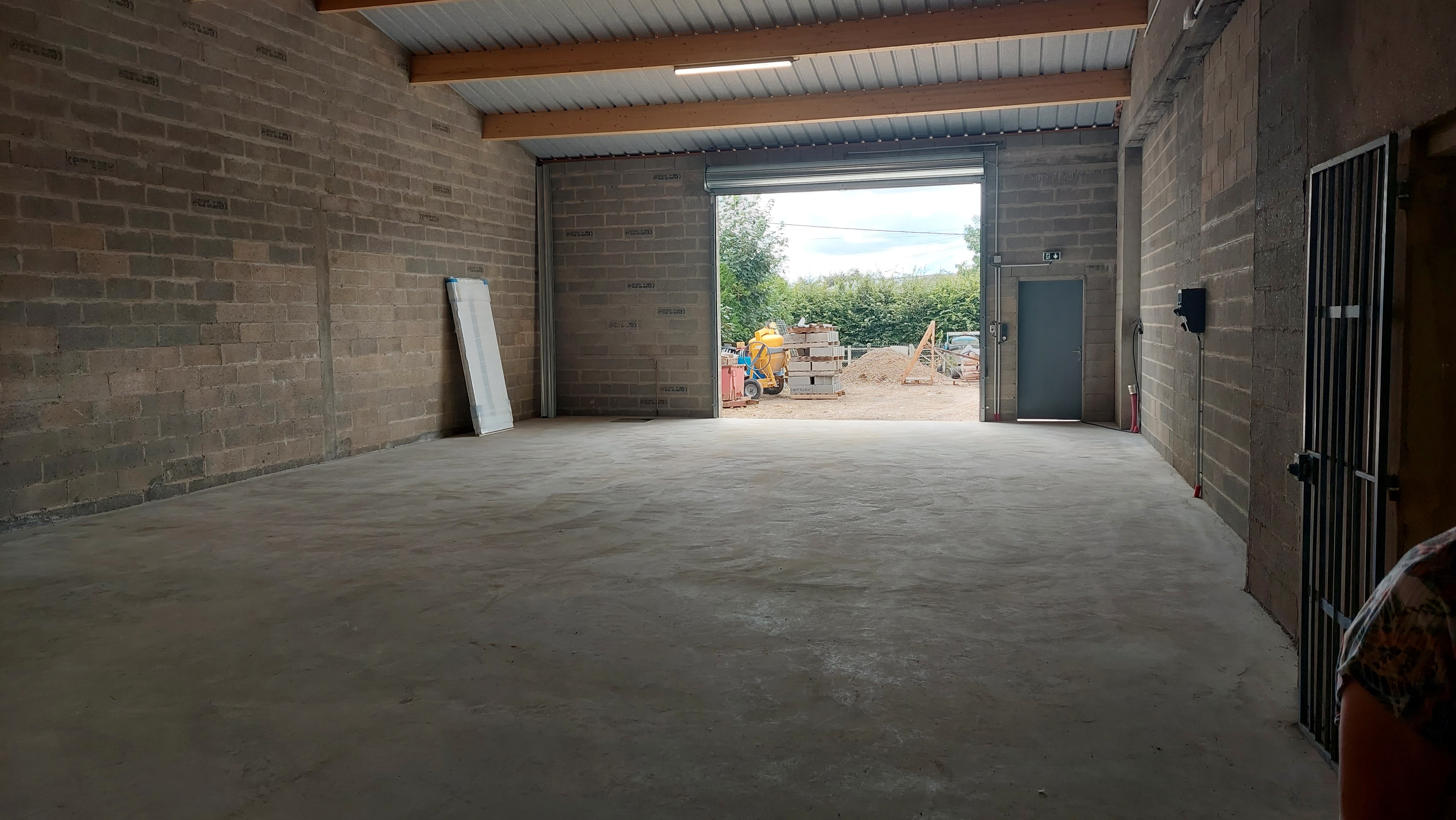 LOCAL COMMERCIAL CRIQUEBEUF LA CAMPAGNE(27110) de 167m²