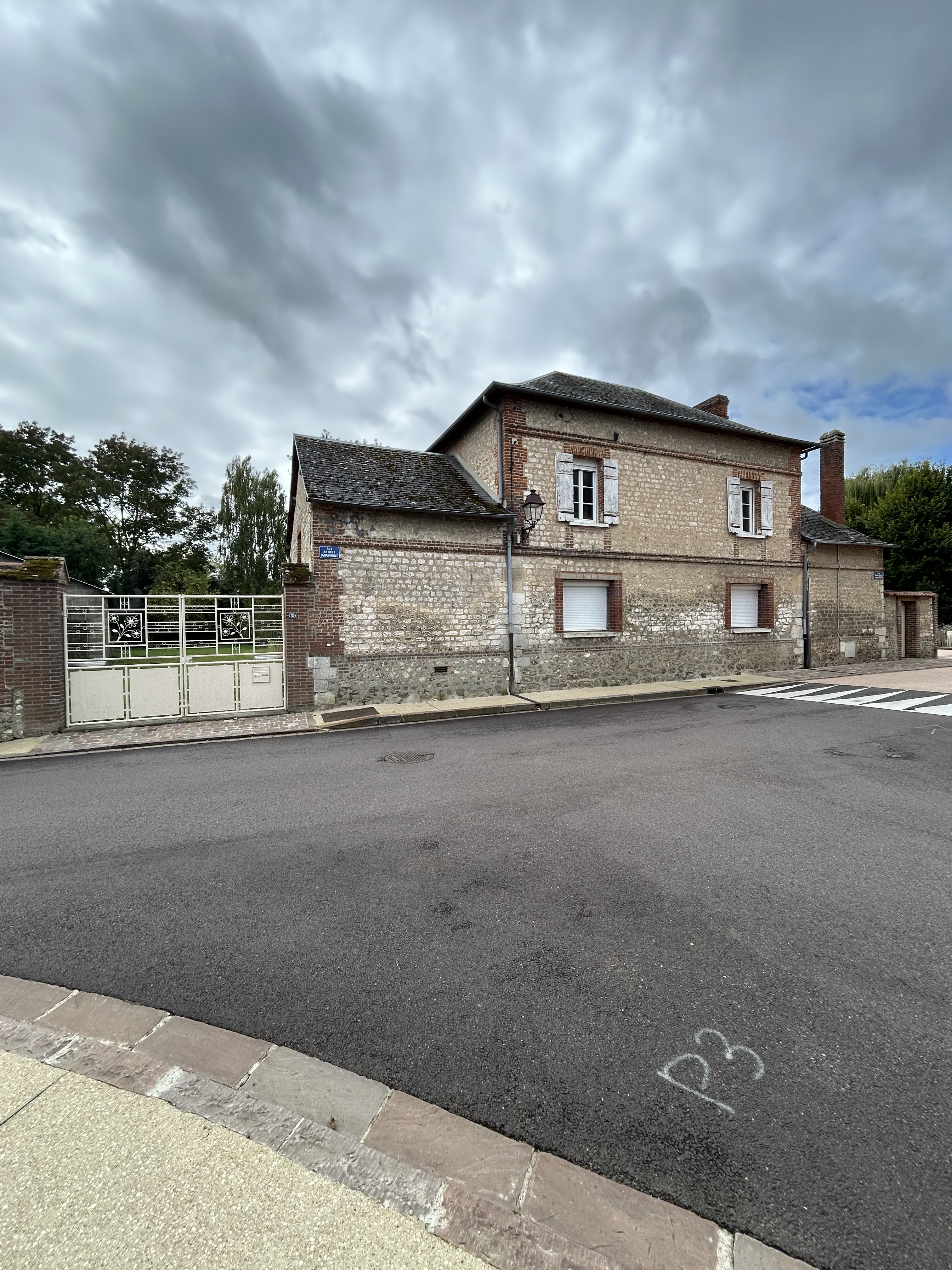 Belle maison T6 à la VAUDREUIL (110m²) avec jardin et dépendance